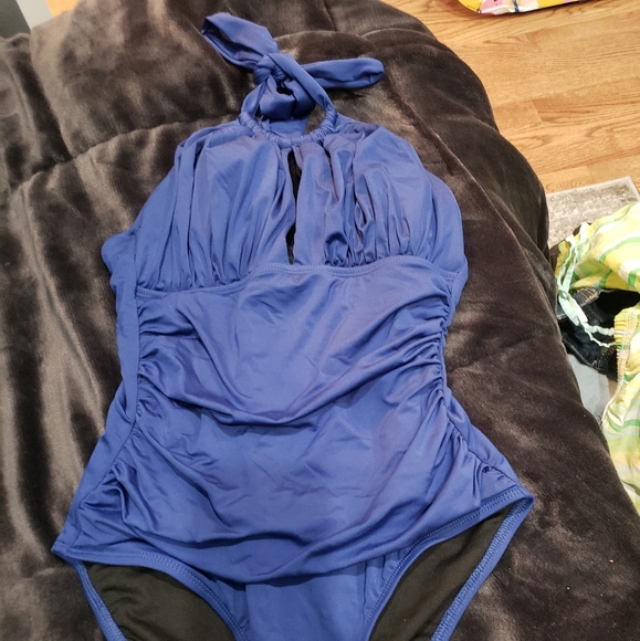 Bathing suit - Picture 3 of 3